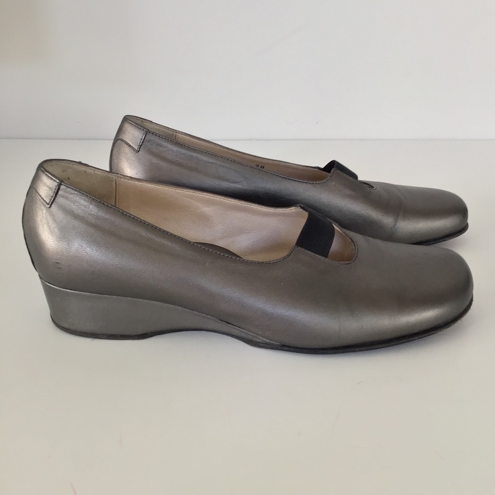Taryn Rose Pewter Silver Slip-On Wedge Pump Size 7